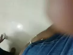 हवा पर सेक्सी लाल बालों वाली कुतिया, वह रात के कार्यक्रम को मधुर आवाज से प्रसारित सेक्सी हिंदी फुल मूवी करती है