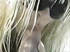 लाल अधोवस्त्र में बड़े स्तन के साथ एक परिपक्व फुल सेक्सी मूवी पिक्चर कुतिया गड़बड़
