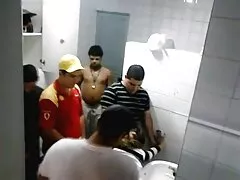 कुतिया सेक्सी फिल्म हिंदी फुल एचडी क्लाइंट को गेंदों और डिक की मालिश करती है